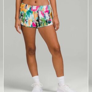 Lululemon Hotty Hot Low-Rise Lined Short 2.5" No Limits White Multi W1666 Sz 12